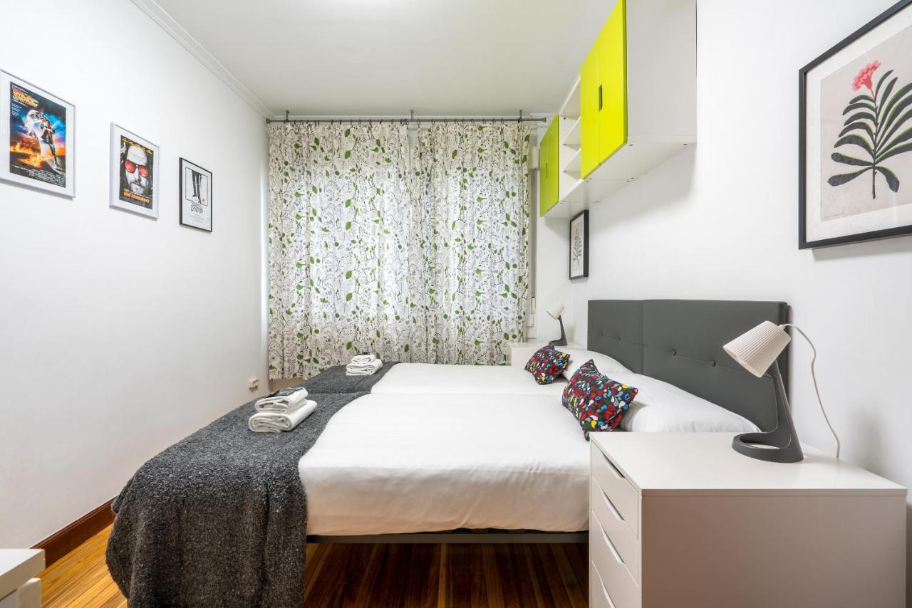 Ybarra Apartment By People Rentals Bilbao Bagian luar foto