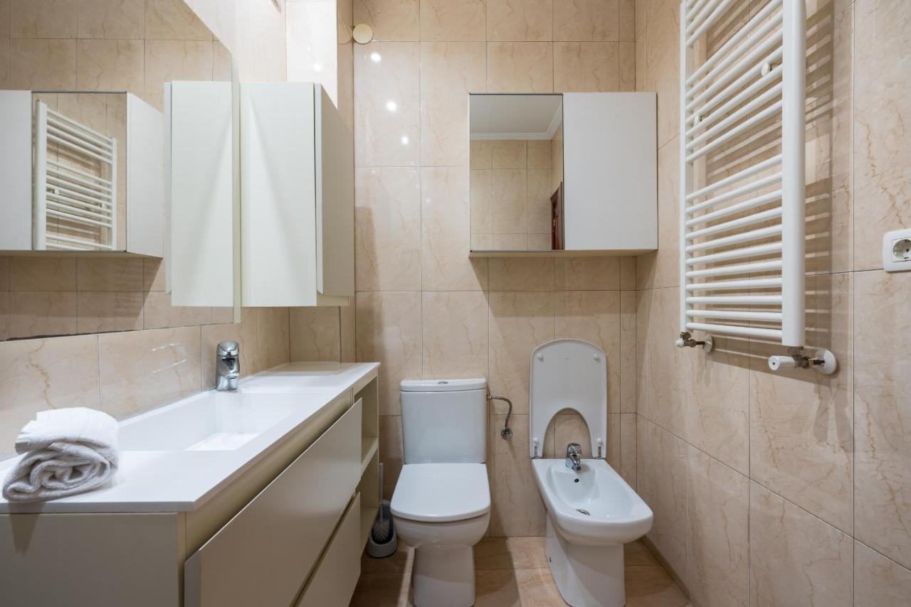 Ybarra Apartment By People Rentals Bilbao Bagian luar foto